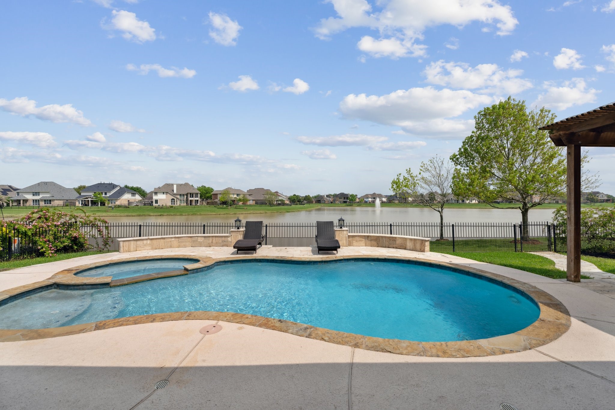 1611 Highland Glen Lane Pearland TX 77581
