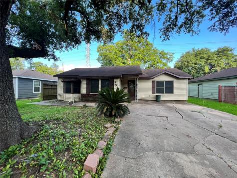 807 Ahrens Street Houston TX 77017