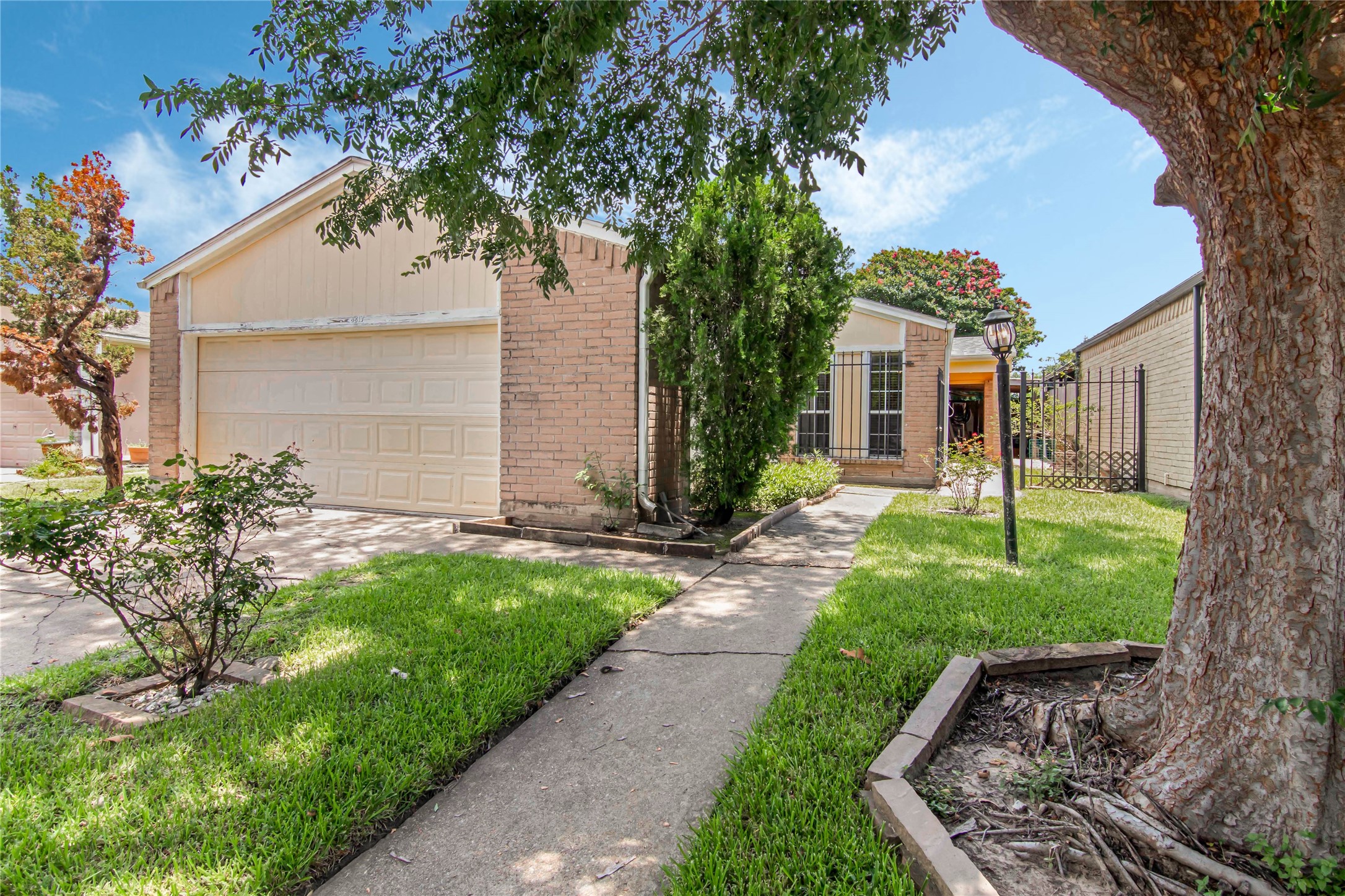 8613 Dairy View Lane Houston TX 77072