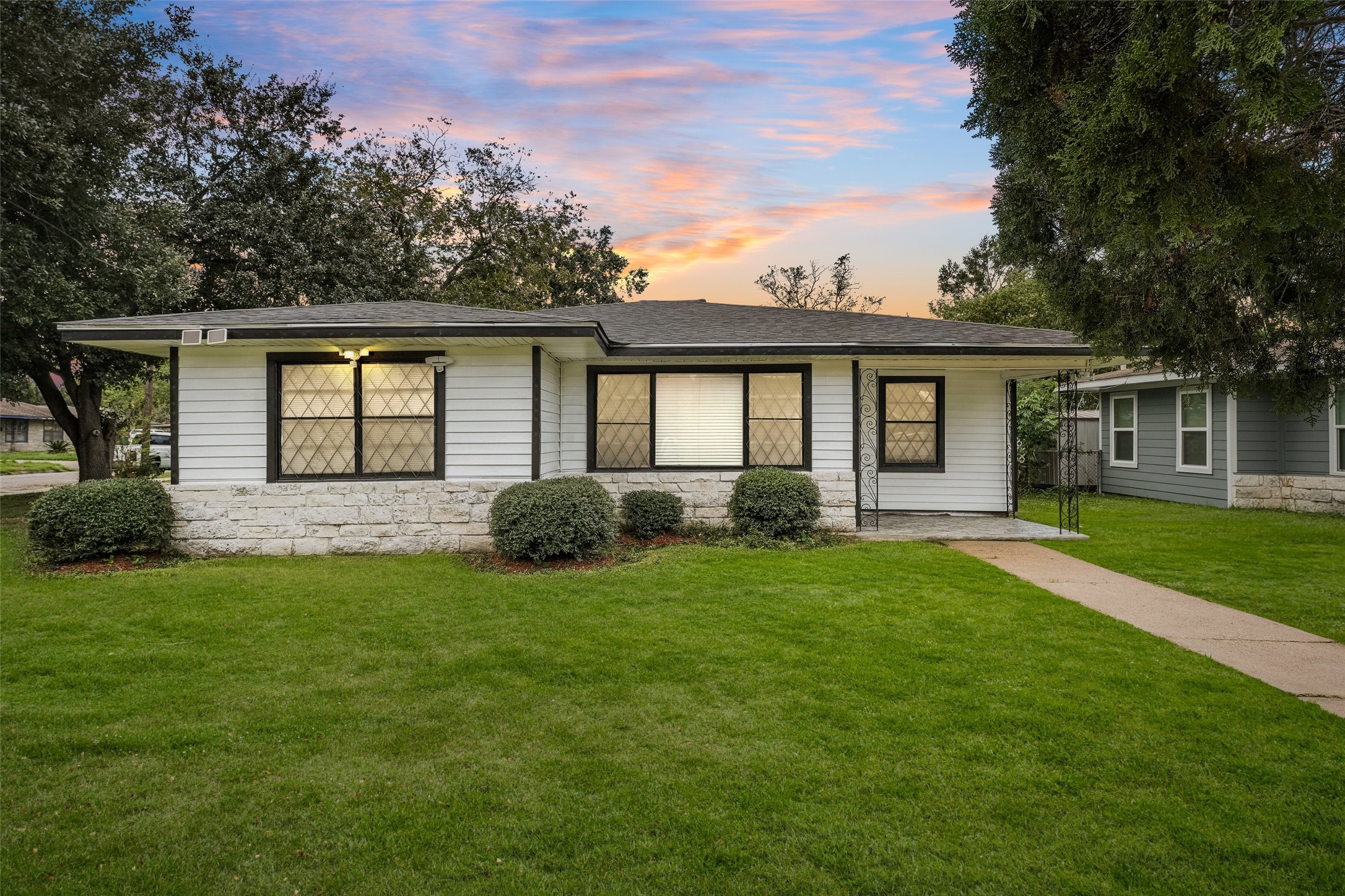 912 Coleman Avenue Pasadena TX 77506