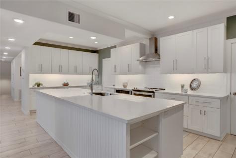 18419 E De Vaca Galveston TX 77554