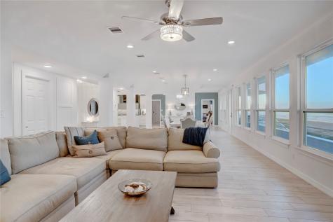 18419 E De Vaca Galveston TX 77554