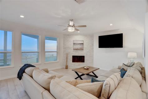 18419 E De Vaca Galveston TX 77554