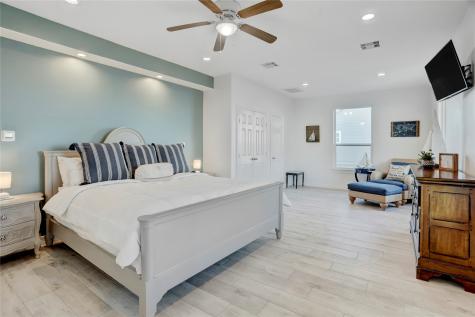 18419 E De Vaca Galveston TX 77554