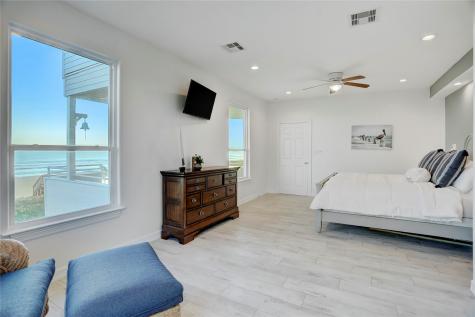 18419 E De Vaca Galveston TX 77554