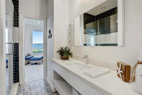 18419 E De Vaca Galveston TX 77554