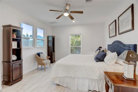 18419 E De Vaca Galveston TX 77554