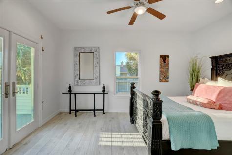 18419 E De Vaca Galveston TX 77554