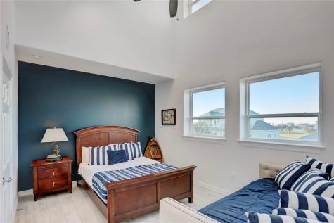 18419 E De Vaca Galveston TX 77554