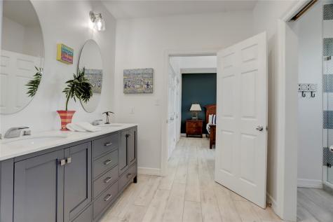 18419 E De Vaca Galveston TX 77554