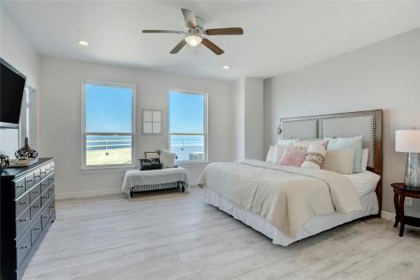 18419 E De Vaca Galveston TX 77554