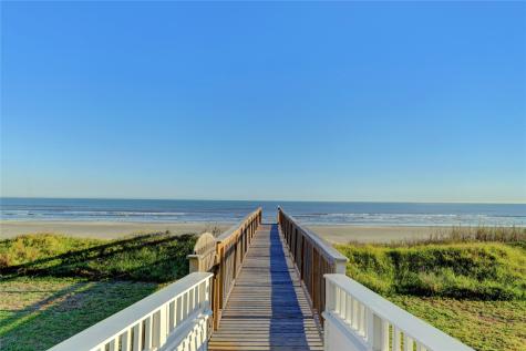 18419 E De Vaca Galveston TX 77554