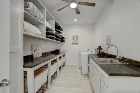 18419 E De Vaca Galveston TX 77554