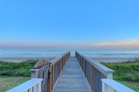 18419 E De Vaca Galveston TX 77554