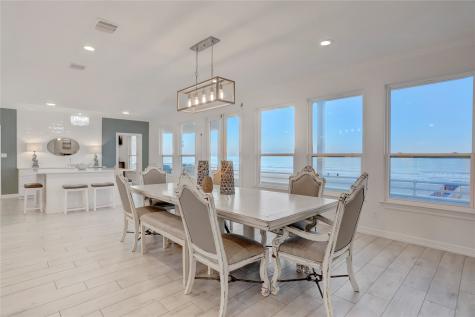 18419 E De Vaca Galveston TX 77554
