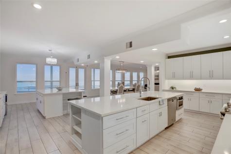 18419 E De Vaca Galveston TX 77554