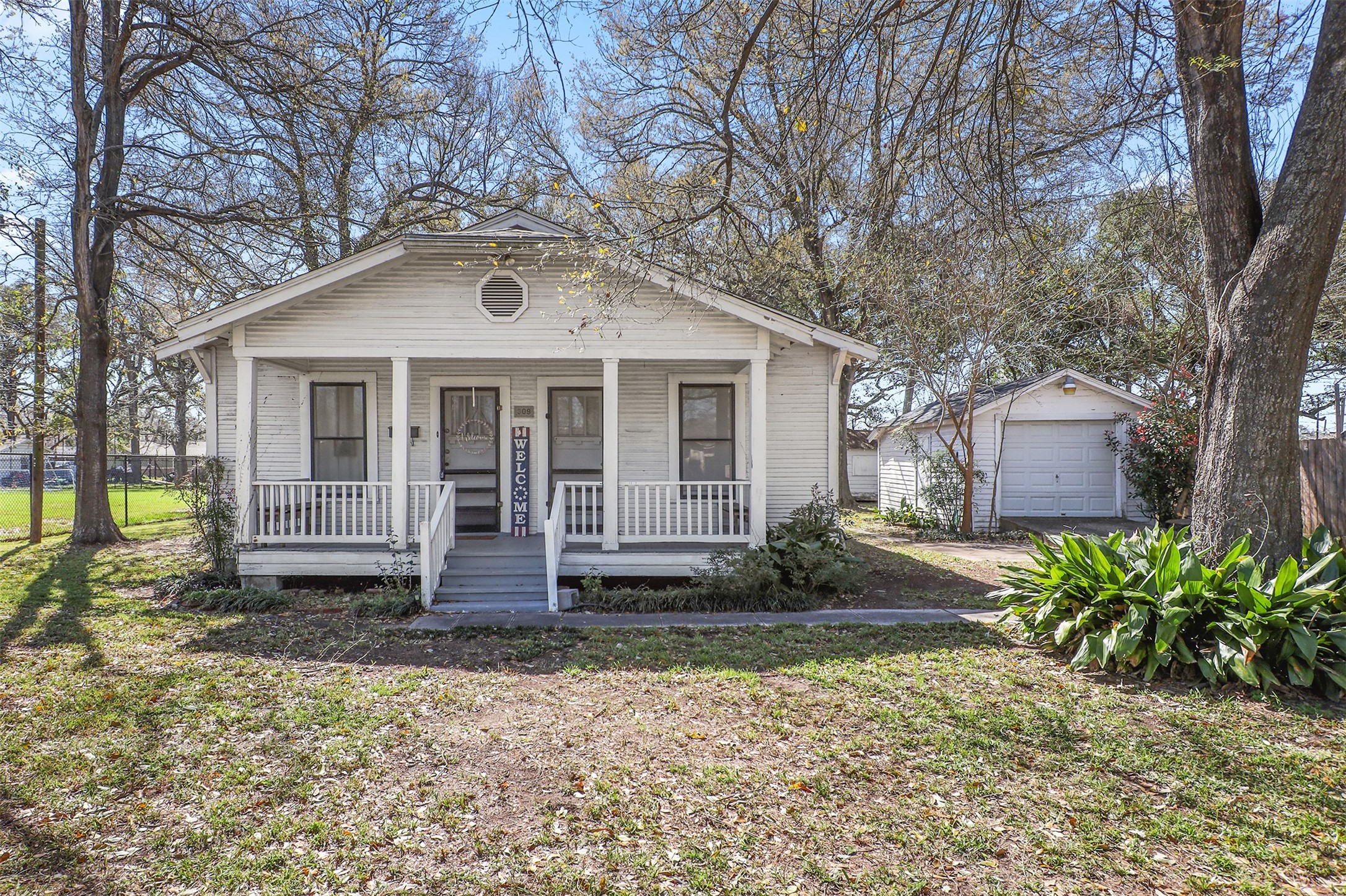 309 W Wallisville Road Highlands TX 77562