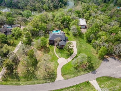 1210 Chocolate Bayou Drive Alvin TX 77511
