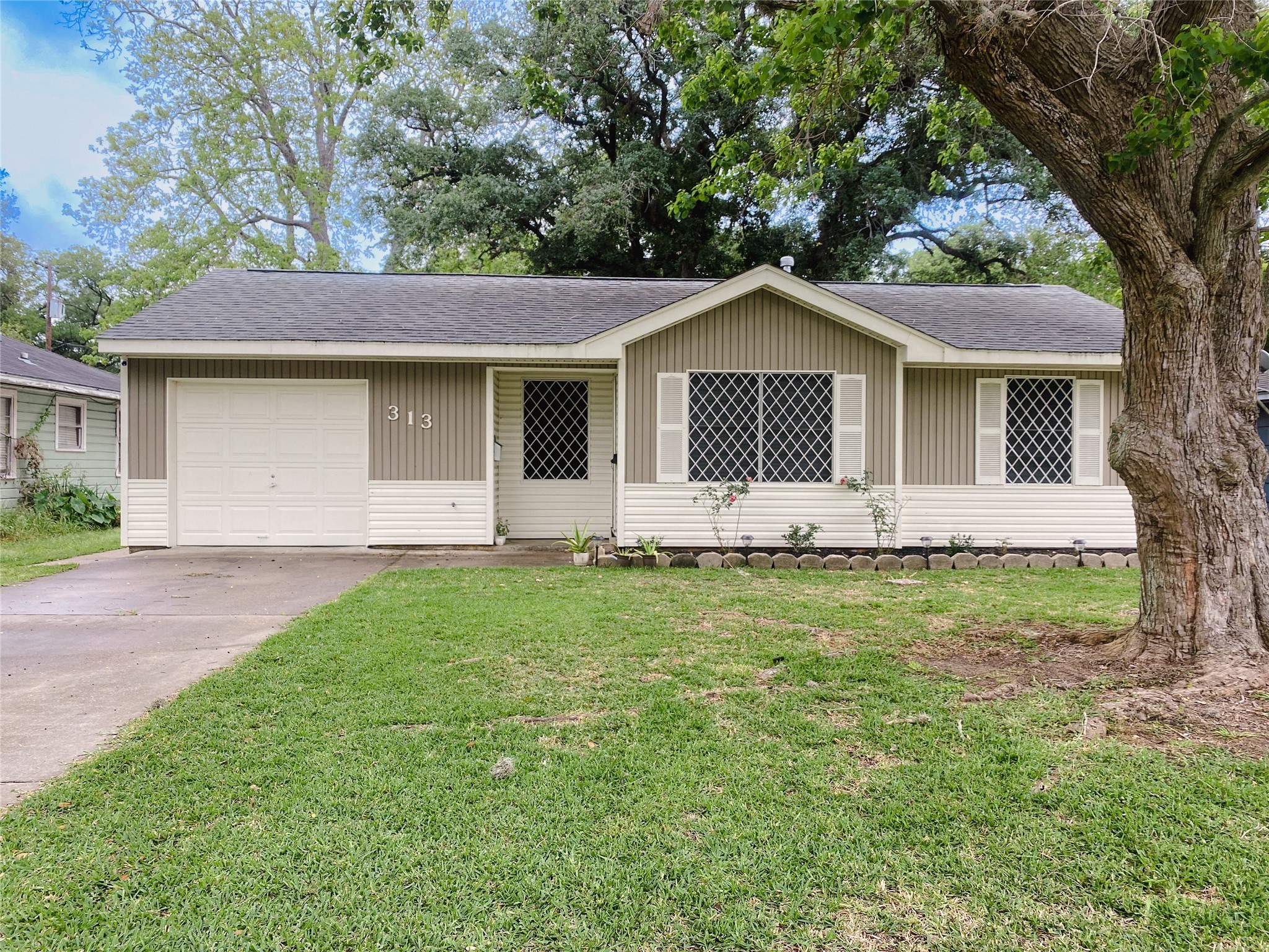 313 Cypress Street Lake Jackson TX 77566