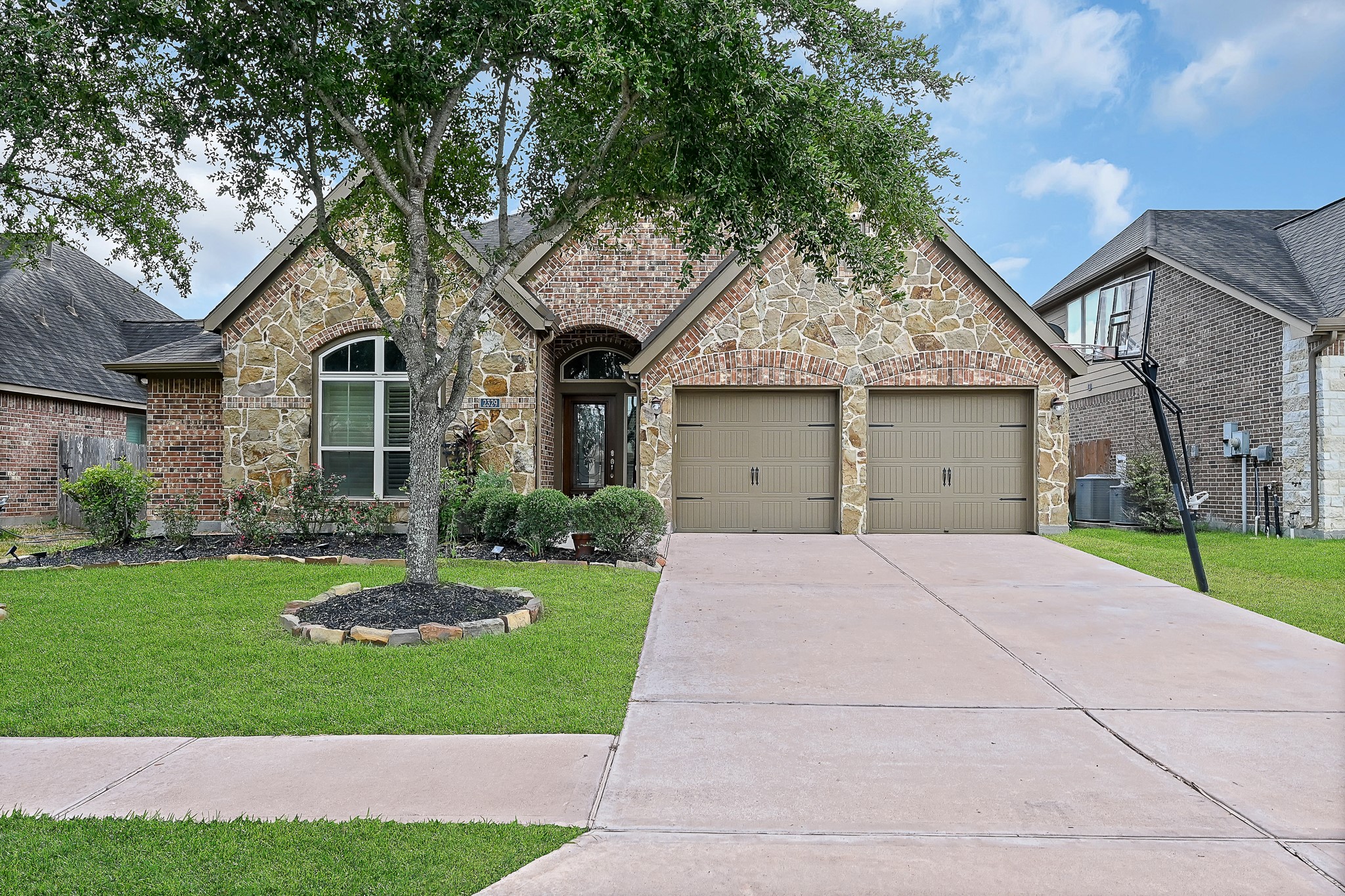 2329 Lost Bridge Lane Pearland TX 77584