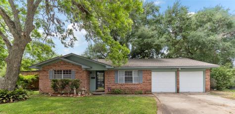 55 Pin Oak Court Lake Jackson TX 77566