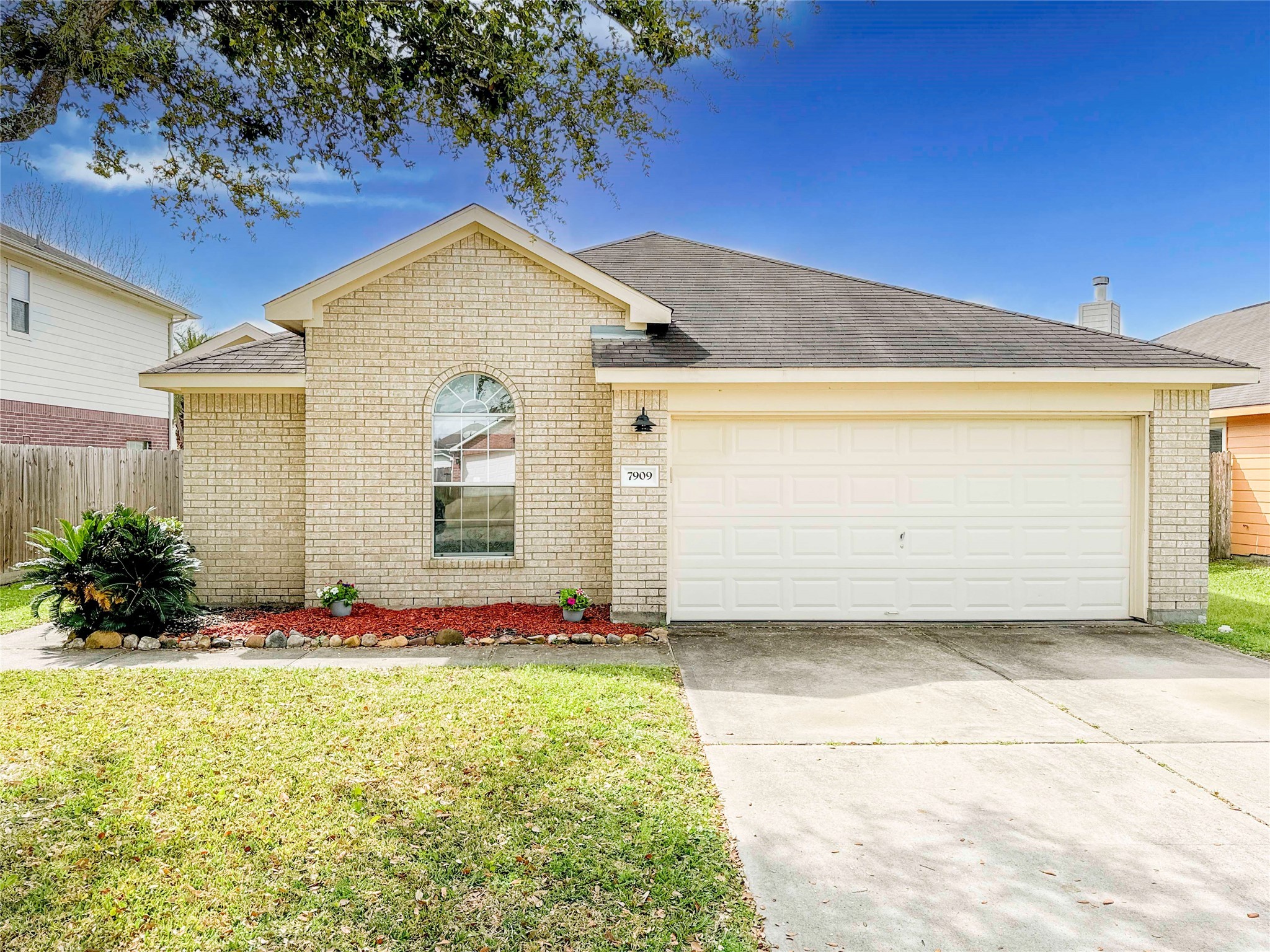 7909 Leaning Oak Drive Texas City TX 77591