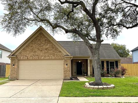 4003 Elmwood Drive Pearland TX 77584