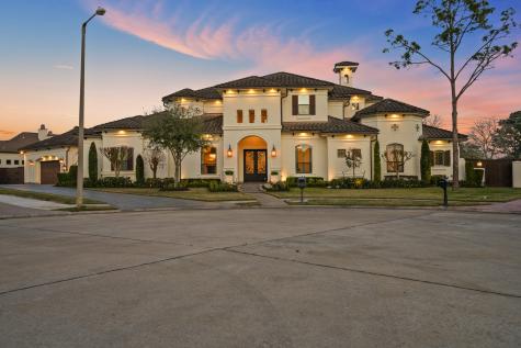 213 Los Frailes Drive Friendswood TX 77546