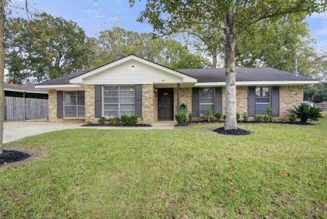 709 S Lee Street Alvin TX 77511