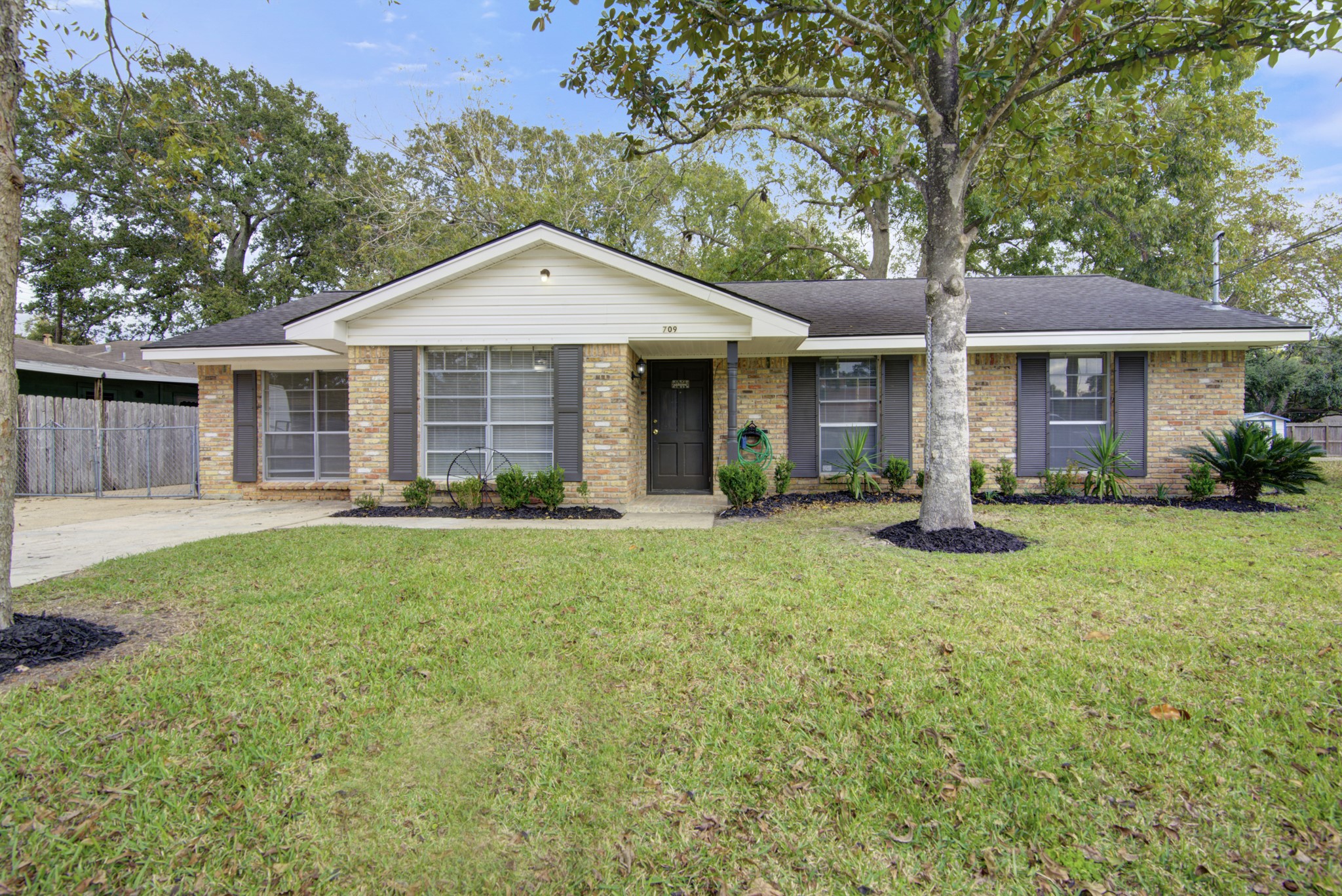 709 S Lee Street Alvin TX 77511