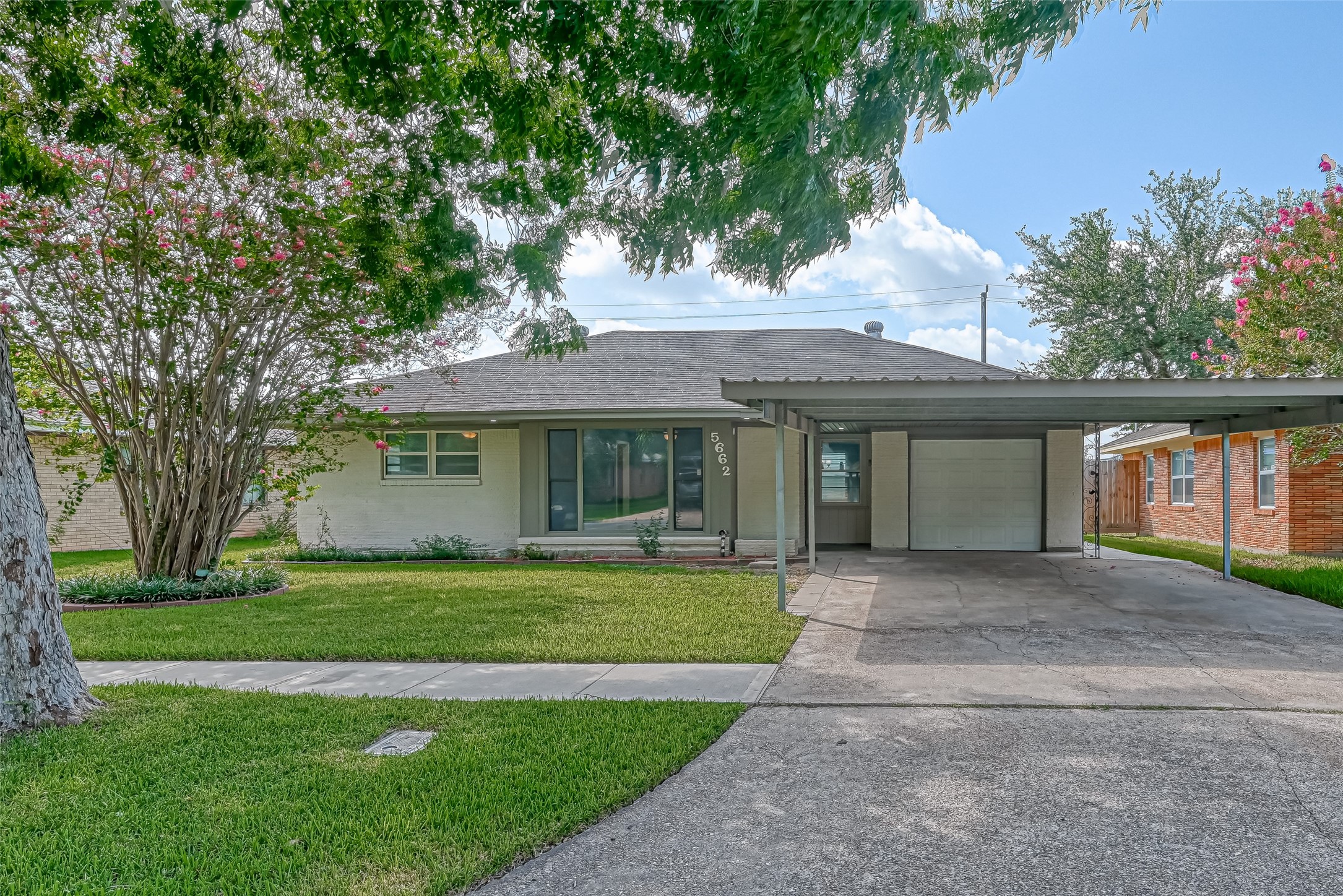 5662 Wood Creek Way Houston TX 77017