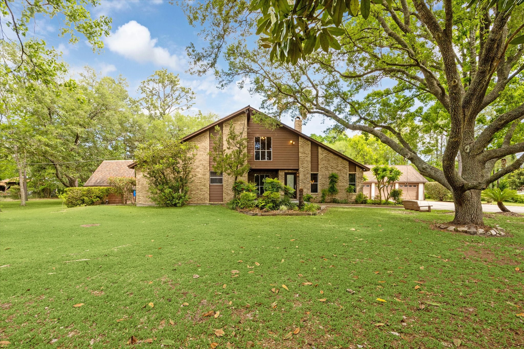 97 El Dorado Drive Friendswood TX 77546