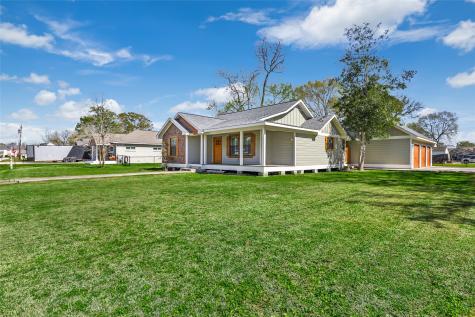 105 W Barrow Street Dayton TX 77535