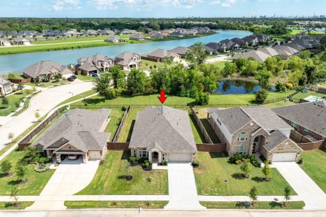 203 Bentwater Lane Clute TX 77531