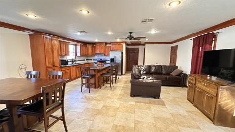 404 N Wilson Street Madisonville TX 77864