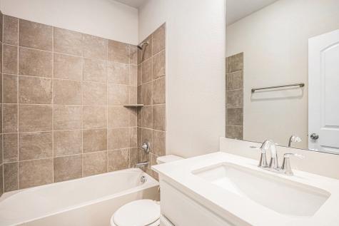 2102 Twin Lakes Boulevard West Columbia TX 77486