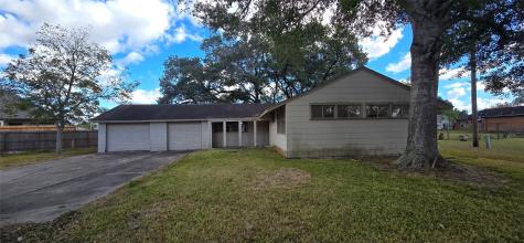1801 Svetlik Avenue Bay City TX 77414