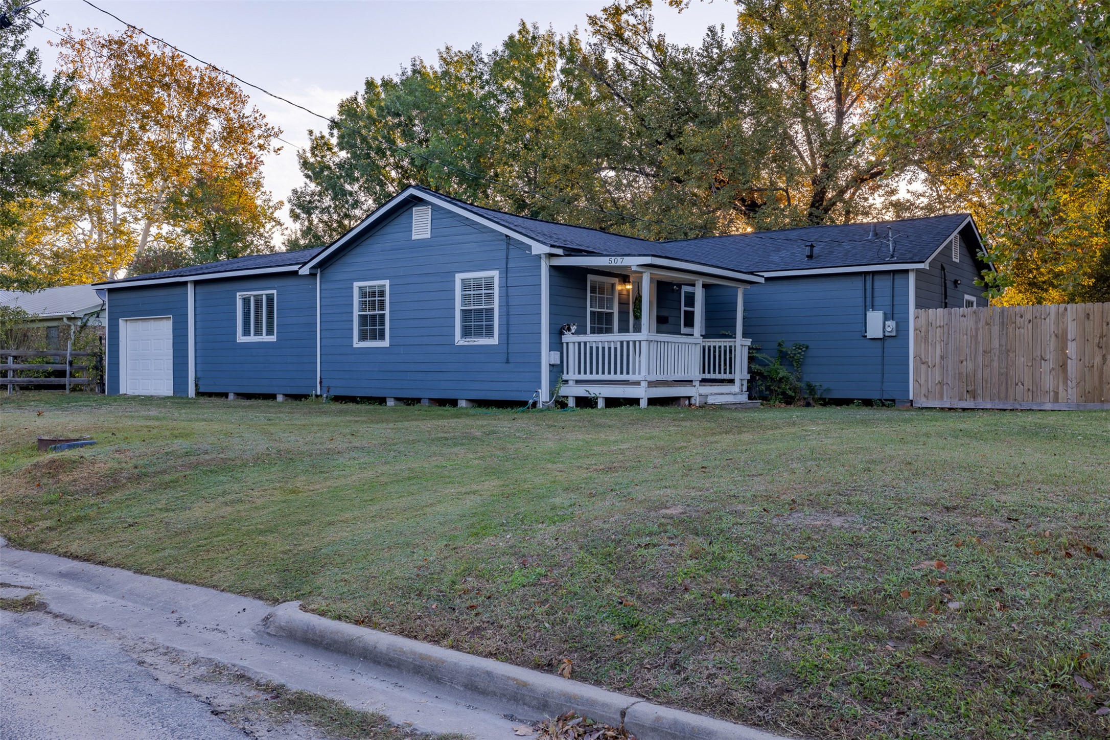 507 W Hall Street Hearne TX 77859