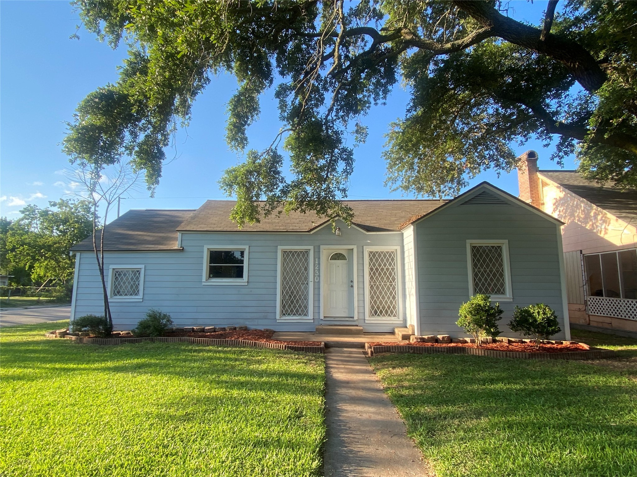 1230 W 5th Street Freeport TX 77541