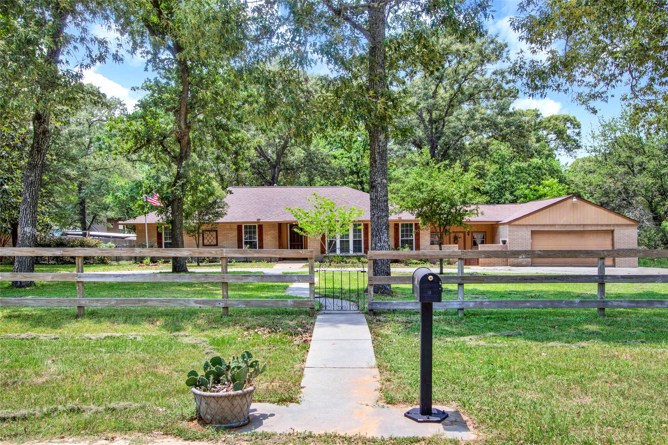 719 Dogwood Trail Magnolia TX 77354