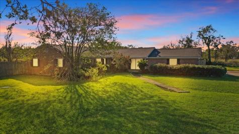 134 Creekwood Drive Freeport TX 77541
