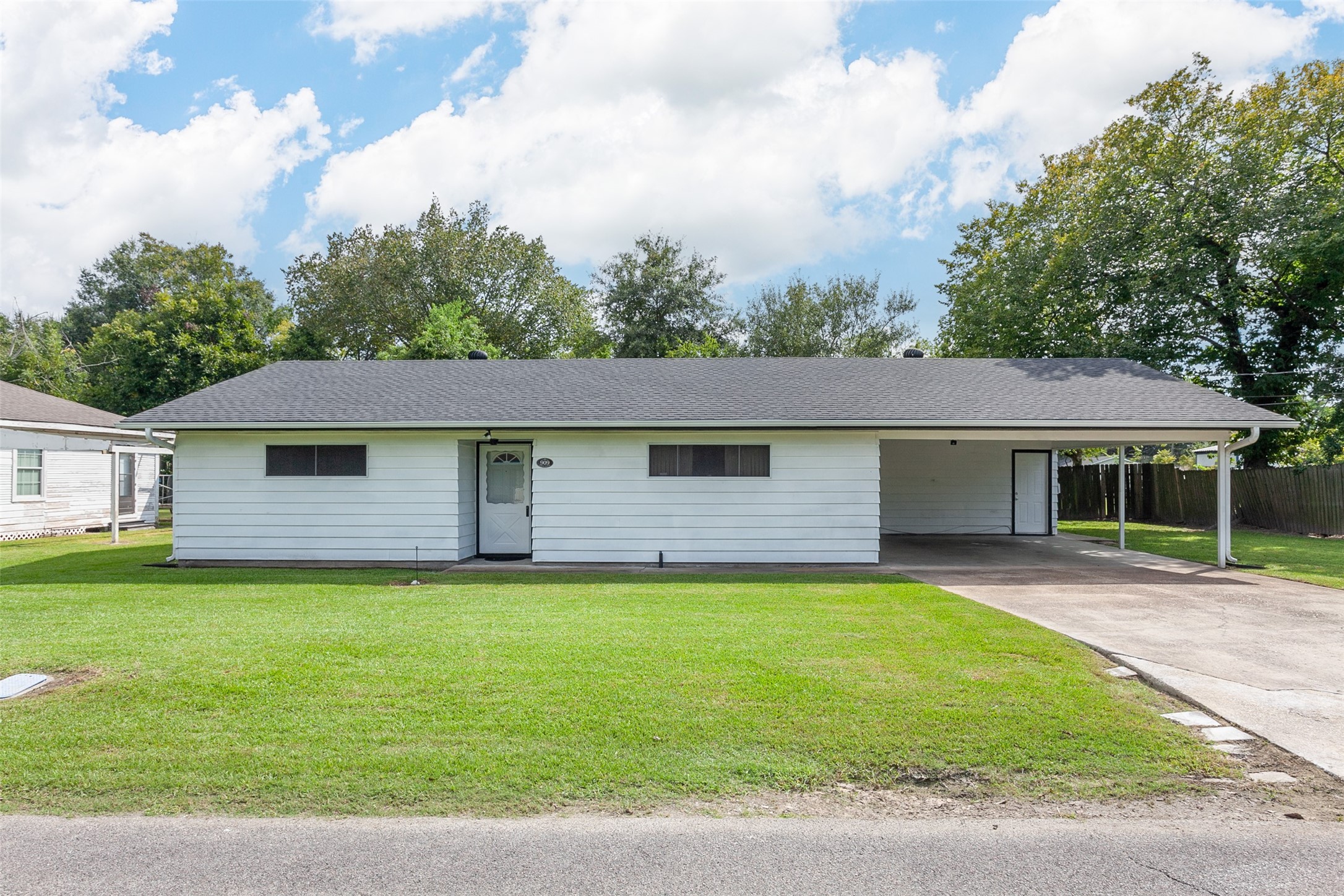 909 W Curtis Avenue Orange TX 77630