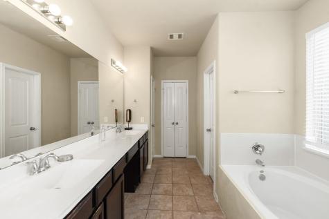 1815 Seville Manor Fresno TX 77545