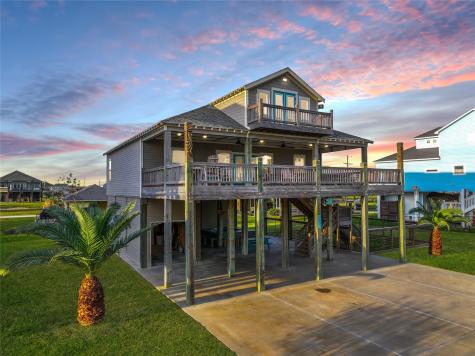 2025 Vista Drive Crystal Beach TX 77650