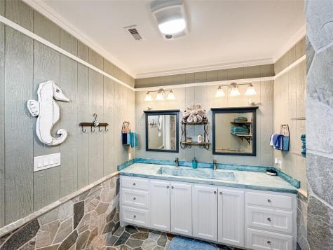 2025 Vista Drive Crystal Beach TX 77650