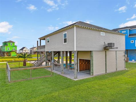 2025 Vista Drive Crystal Beach TX 77650