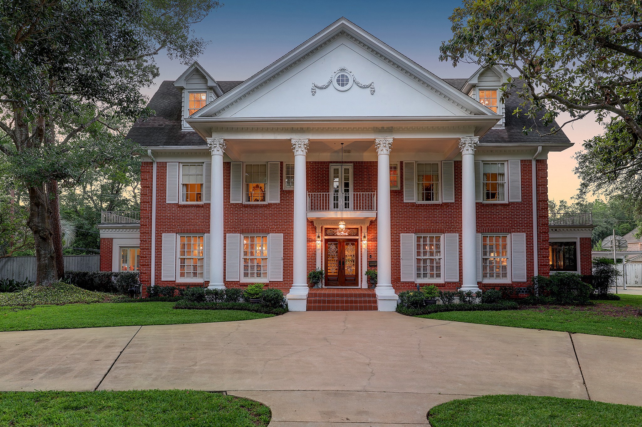 10 Robinlake Lane Houston TX 77024