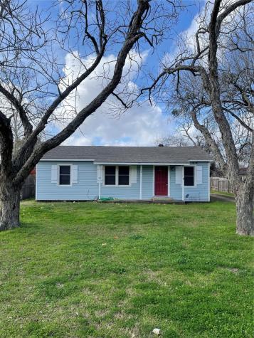 1205 N East Street Edna TX 77957