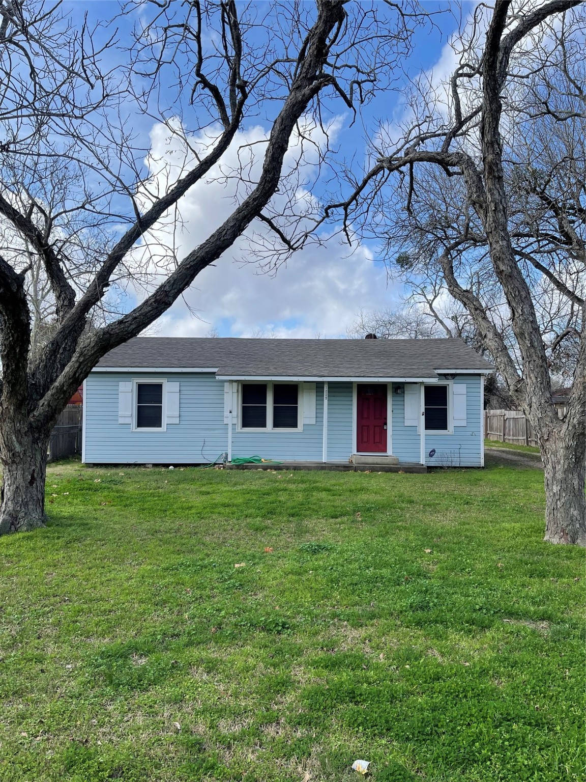1205 N East Street Edna TX 77957