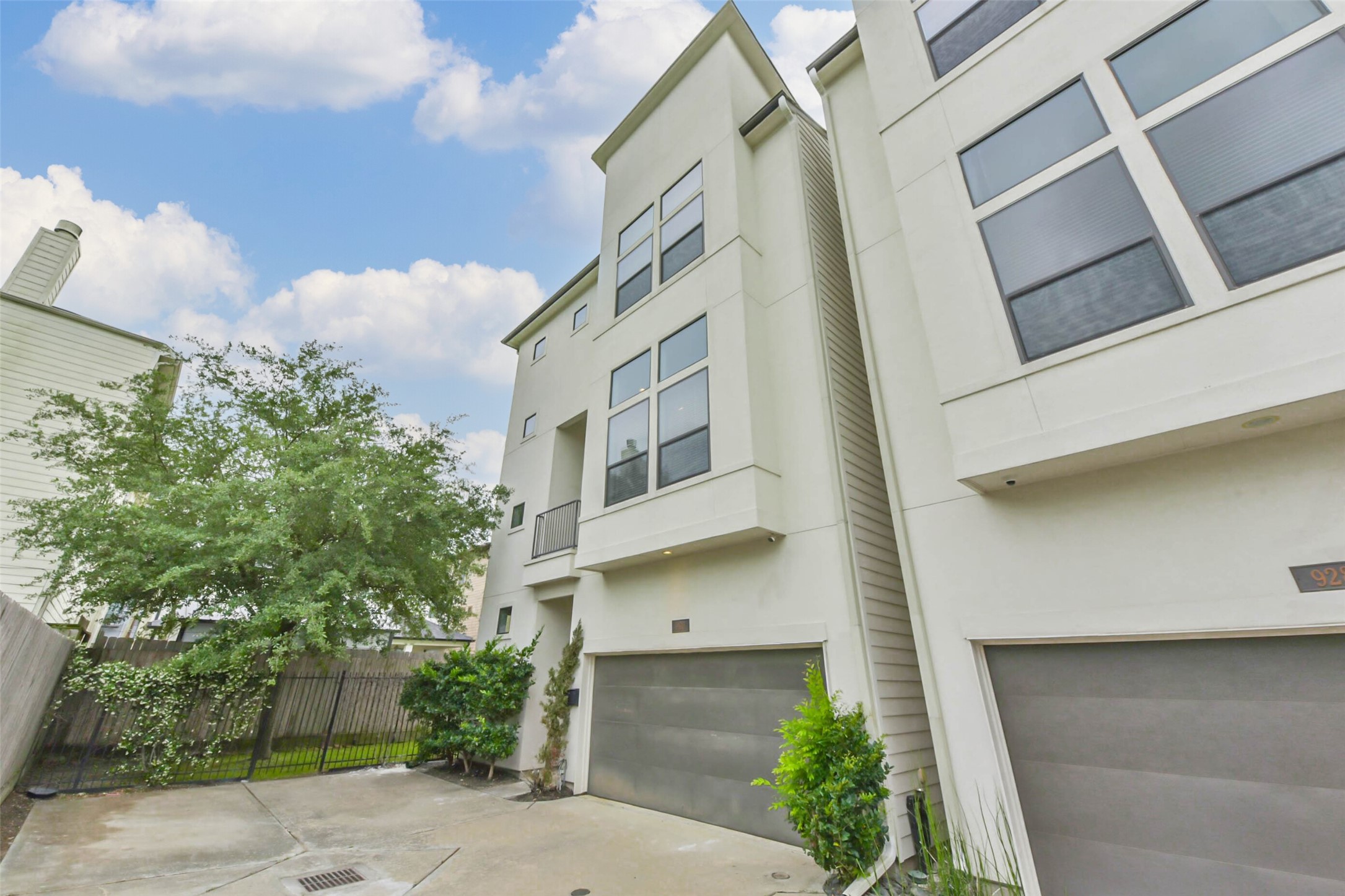 926 W 22nd Street Houston TX 77008